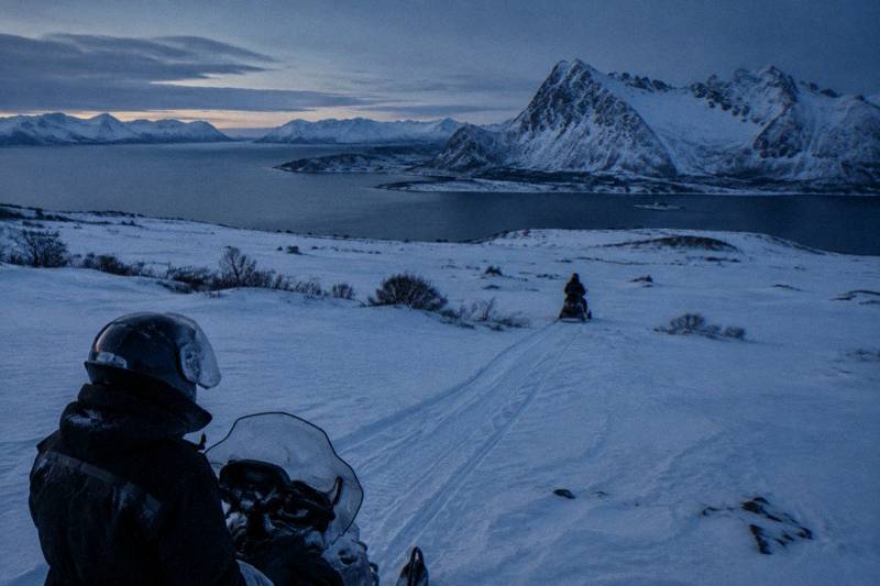 Tromsø: Scenic Arctic snowmobile safari in the Lyngen Alps