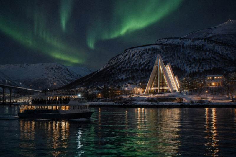 Tromsø: Evening Aurora Cruise (Dinner Optional)